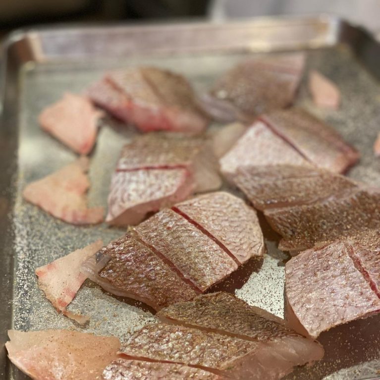 人間は「食べる」ことにいろいろな意味をのせている。